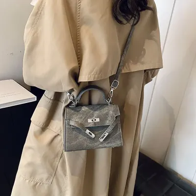COMMUTING SMALL SQUARE BAG